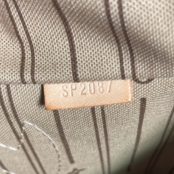 Louis Vuitton Neverfull GM Monogram Canvas & Vachetta Leather - Picture 13 of 17